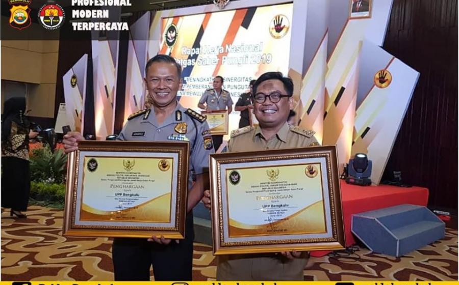 hukum