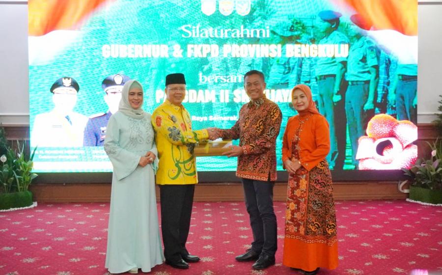  Panglima Kodam (Pangdam) II Sriwijaya Mayjen TNI Agus Suhardi menyatakan sikap bahwa dirinya beserta jajaran Korem di wilayah Sumatera Bagian Selatan (Sumbagsel), siap mendukung program strategis Gubernur Bengkulu Rohidin Mersyah