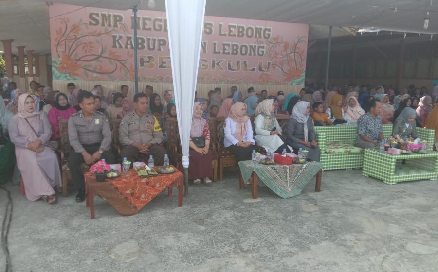 Bhabinkamtibmas Dorong Lulusan SMP Tingkatkan Pendidikan ke Jenjang  Lebih Tinggi