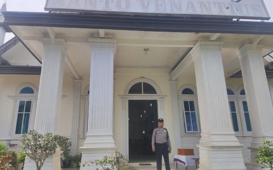 Polsek Padang Jaya Gelar Pengamanan Gereja, Kawal Kebaktian Hari Minggu