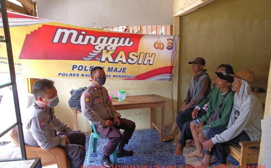 Minggu Kasih, Polsek Maje Bersama Warga Desa Parda  Suka 