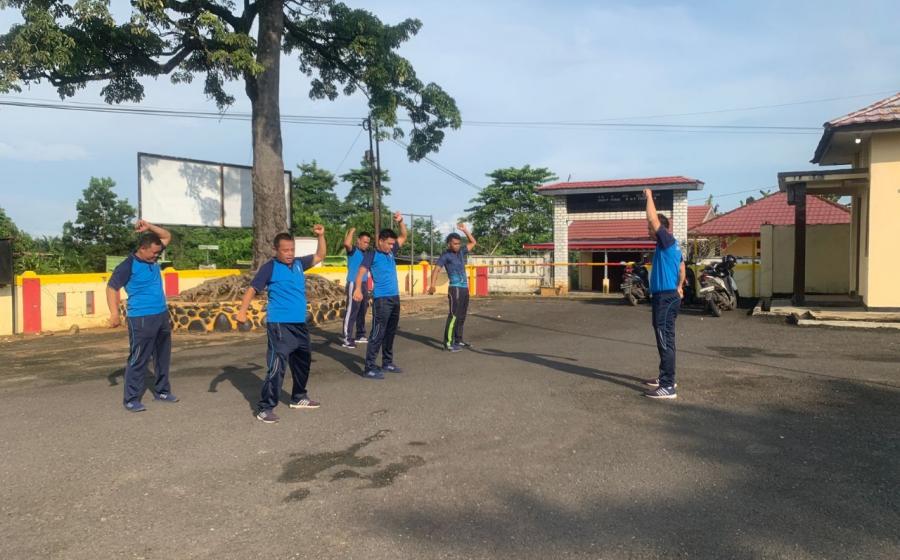 Jumat Sehat, Kapolsek Ketahun Pimpin Langsung Kegiatan Olahraga Pagi