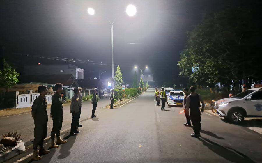 Personel Polres Lebong Pantau Hauling Batu Bara