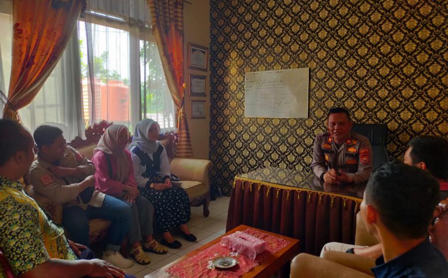 Kapolsek Batiknau Silaturahmi Bersama PPK Kecamatan Batiknau Untuk Pilkada 2024