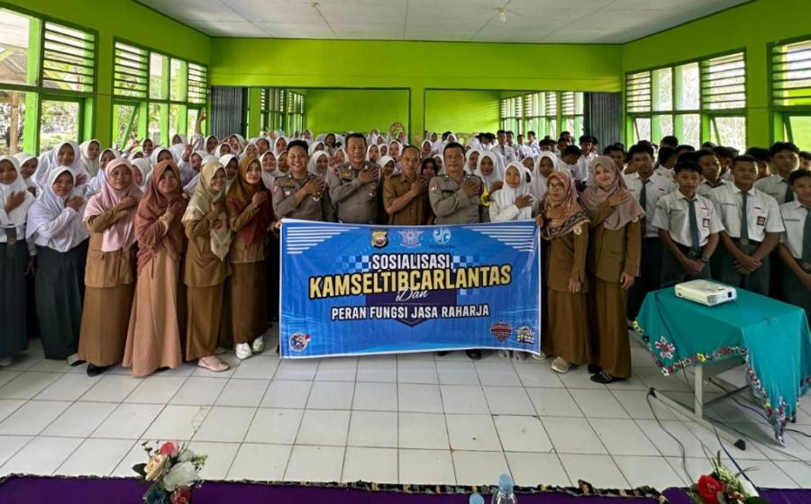 Personel Lantas Bengkulu Utara Sambangi SMAN 9 BU Sosialisasikan Kamseltibcarlantas