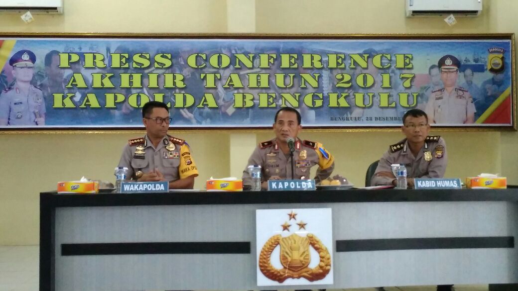 Kapolda Bengkulu Brigjen Pol Coki Manurung menyampaikan press conference