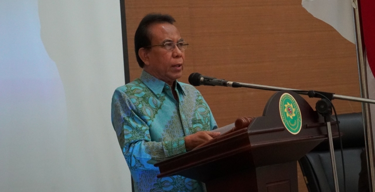 Hakim Agung MA RI, H Purwosusilo menyampaikan kata sambutan mewakili Ketua Kamar Agama MA RI