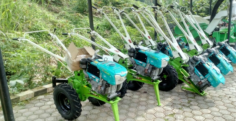 Bantuan Handtractor untuk kelompok tani kepahiang