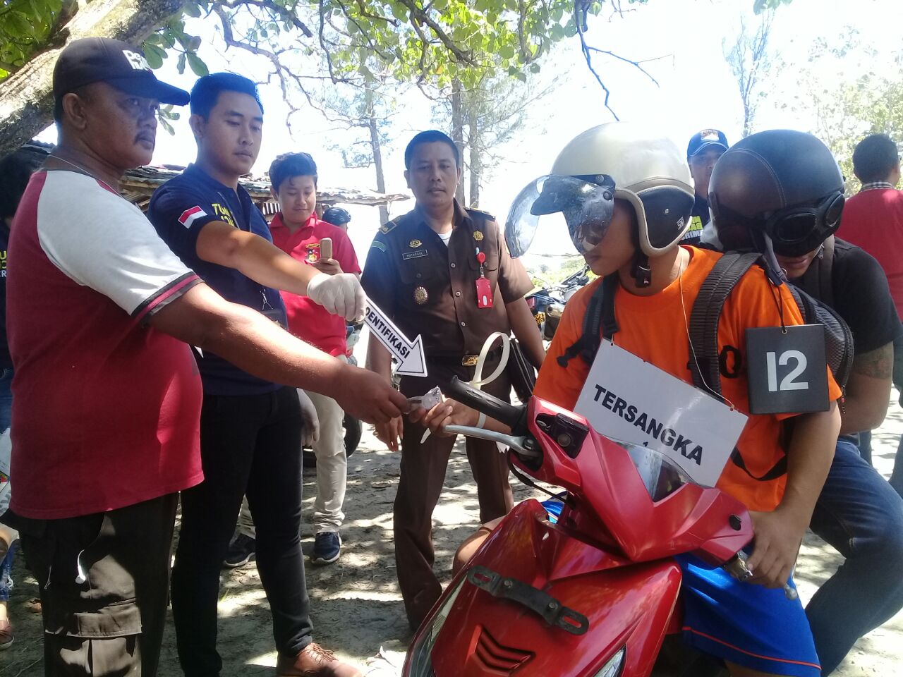 adegan rekonstruksi pembunuhan Auzia