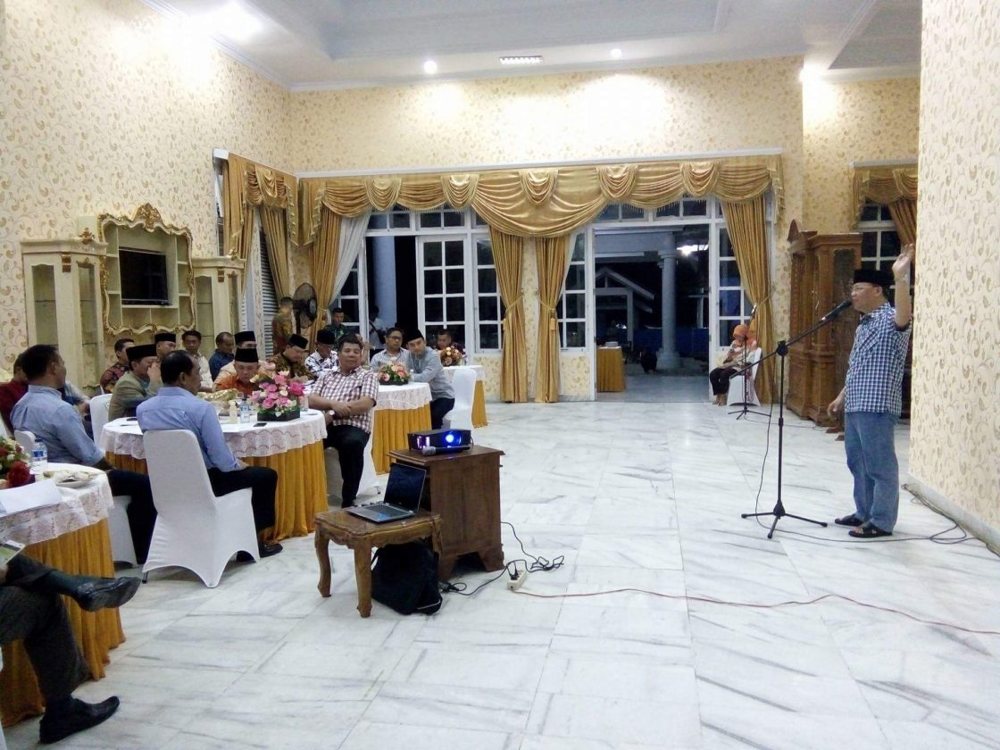 pertemuan nelayan tradisional dan nelyan moderen dgn Plt gubernur bengkulu