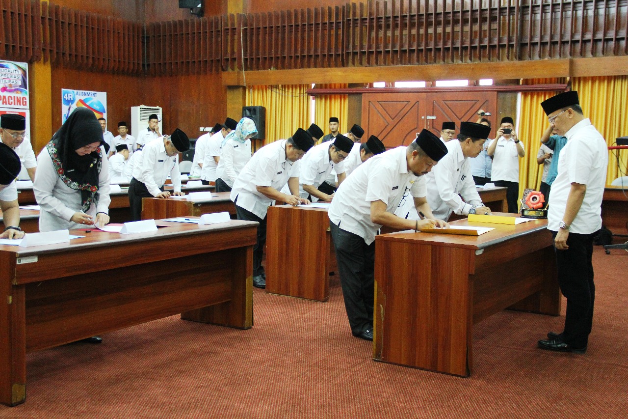 OPD lakukan penandatanganan perjanjian kinerja tahun 2018 secera serentak