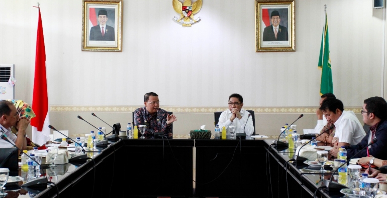 Pertemuan Plt Gubernur Bengkulu bersama Direktur Utama PT Pelindo II Elvyn G. Masassya, Direksi dan GM PT Pelindo II dalam Agenda Silahturahmi dan Paparan Tentang Rencana Pembangunan Pelabuhan Pulau Baai