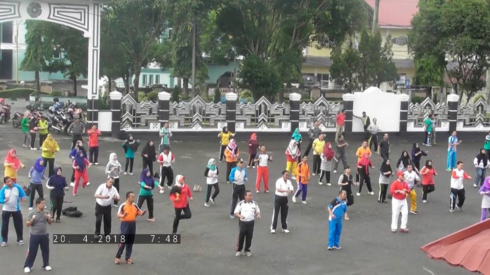 suasana apel gabungan senam rutin pemda bengkulu utara