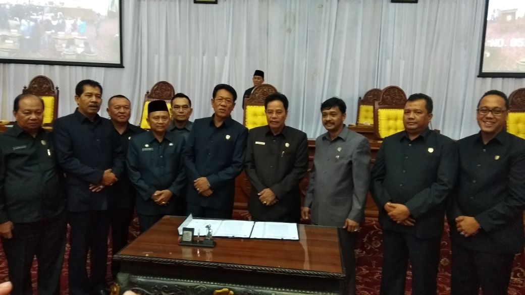  Rapat Paripurna Pandangan Fraksi & pengesahan Raperda Penyidik Pegawai Negeri Sipil (PPNS) & Perijinan Perkebunan
