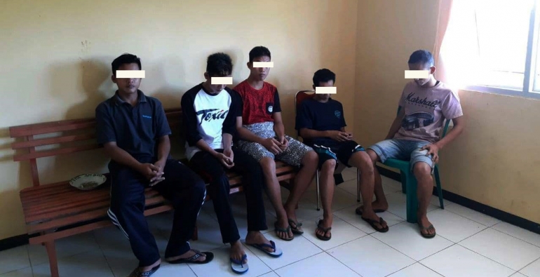Kelima terduga pelaku pemerkosaan secara bergilir akhirnya menyerahkan diri ke Polisi