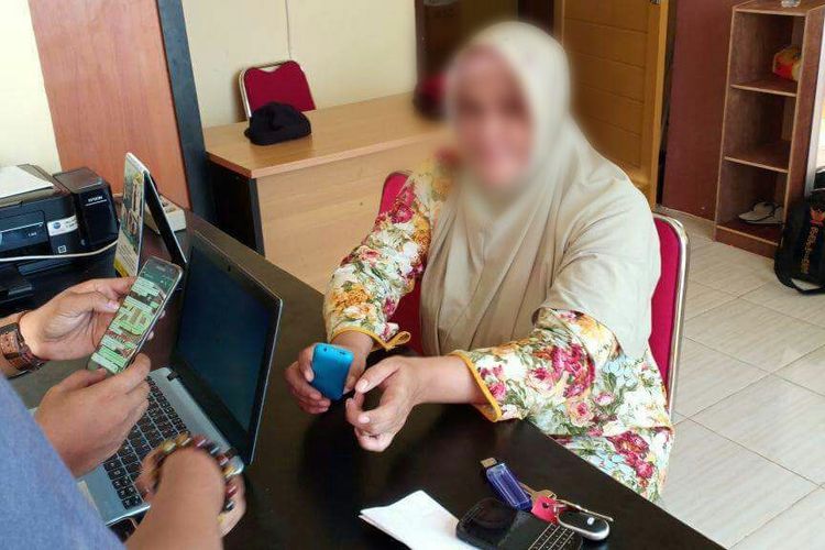 pns-yang-sebut-bom-surabaya-rekayasa-diberhentikan-sementara-dari-jabatannya