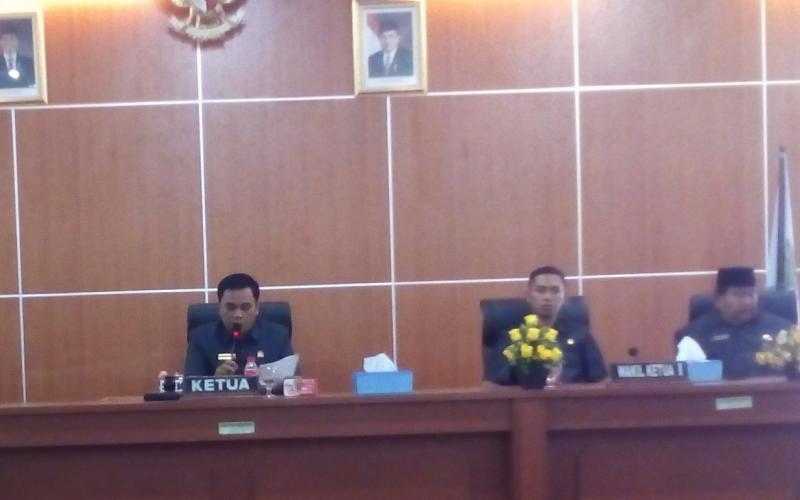 Pimpinan Rapat Paripurna DPRD Bengkulu Tengah