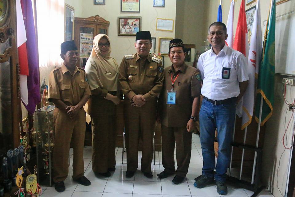 Penjabat Walikota Bengkulu Budiman Ismaun melakukan peninjauan UNBK