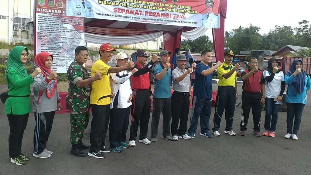 foto bersama deklarasi anti hoax