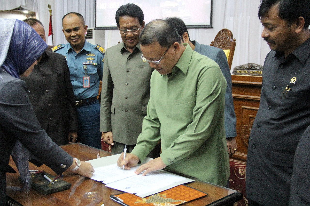  Raperda Pertanggungjawaban Pelaksanaan APBD Provinsi Bengkulu Tahun Anggaran 2017 ditetapkan menjadi Perda