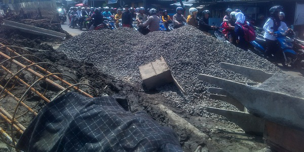 Sidak Proyek Pergantian Jembatan Air Rambai