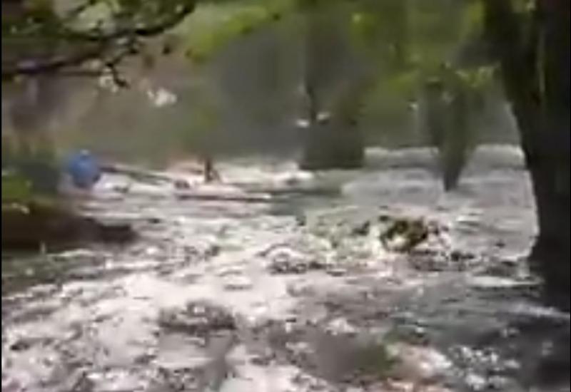 Kaur Diterjang Gelombang Tinggi