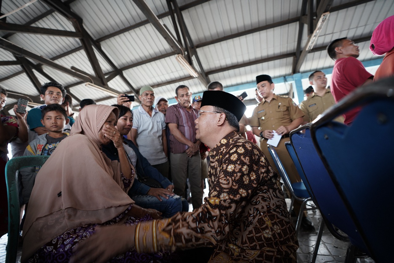 Plt Gub berikan Support dan yakinkan pihak keluarga bahwa upaya pencarian korban nelayan tenggelam akan di lakukan secara maksimal