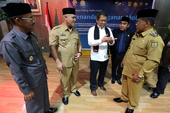 Mentri komunikasi dan informatika Rudiantara