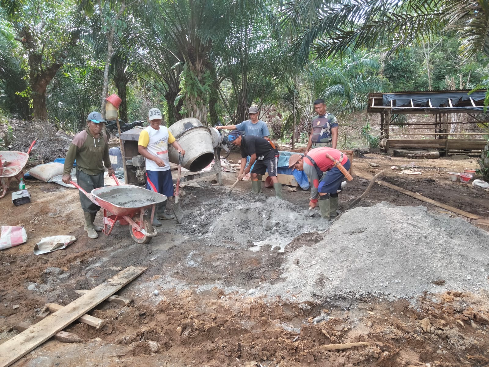 Material Terus Didatangkan Untuk Pembangunan Jembatan TMMD ke 114