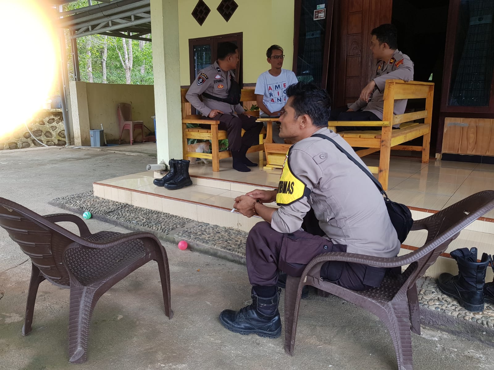 Ciptakan Situasi Kamtibmas yang Kondusif Jelang Pemilu, Polsek Kaur Selatan Sambangi Kepala Desa 