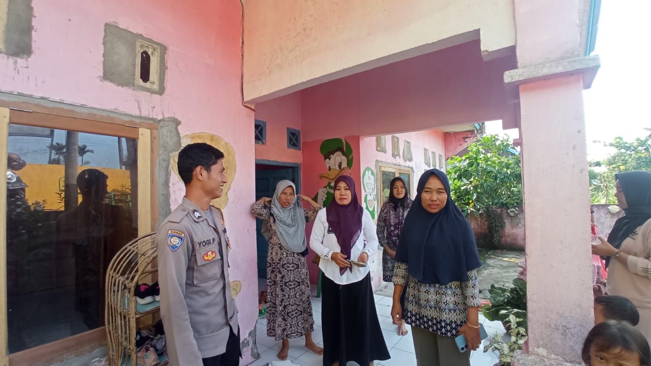 Bhabinkamtibmas Polsek Manna Berikan Penyuluhan Antisipasi Tindak Pidana Kekerasan Anak dan Perempuan 
