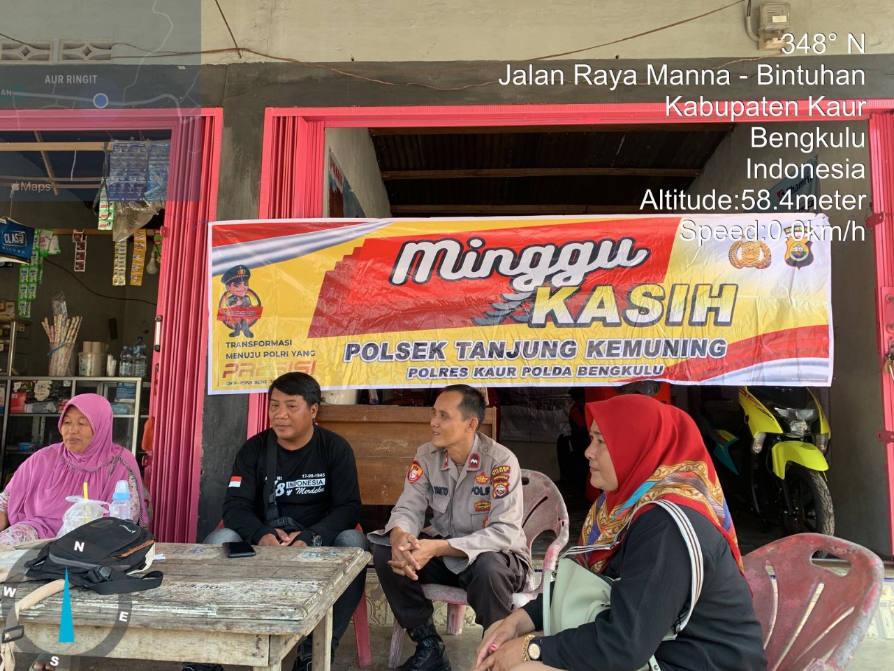 Bertukar Informasi Terkait Kamtibmas, Polsek Tanjung Kemuning Minggu Kasih bersama Warga Desa Aur Ringgit