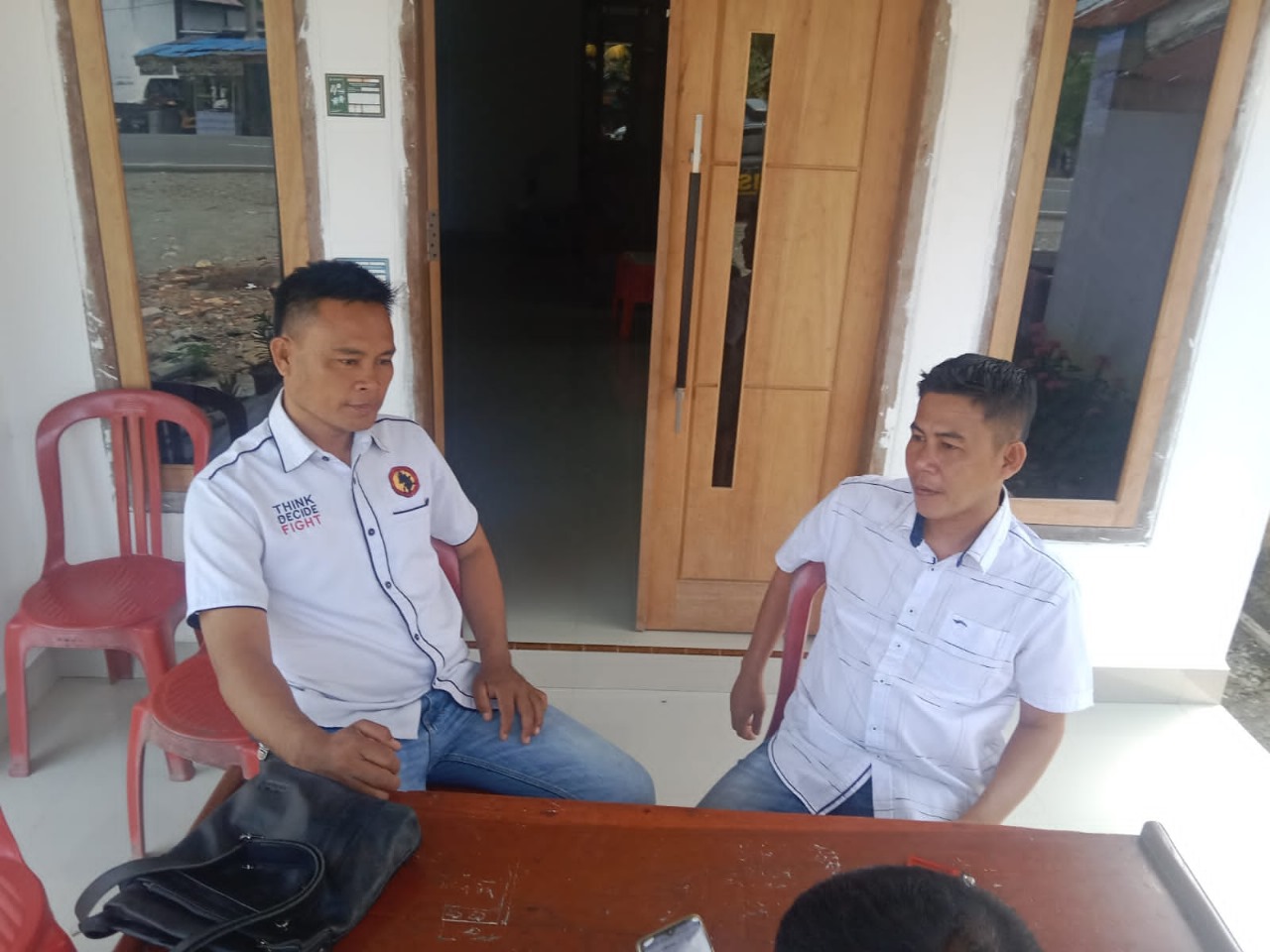 Sambangi Calon Kades Jelang Pilkades Serentak, Polsek Tanjung Kemuning Sampaikan Imbauan 