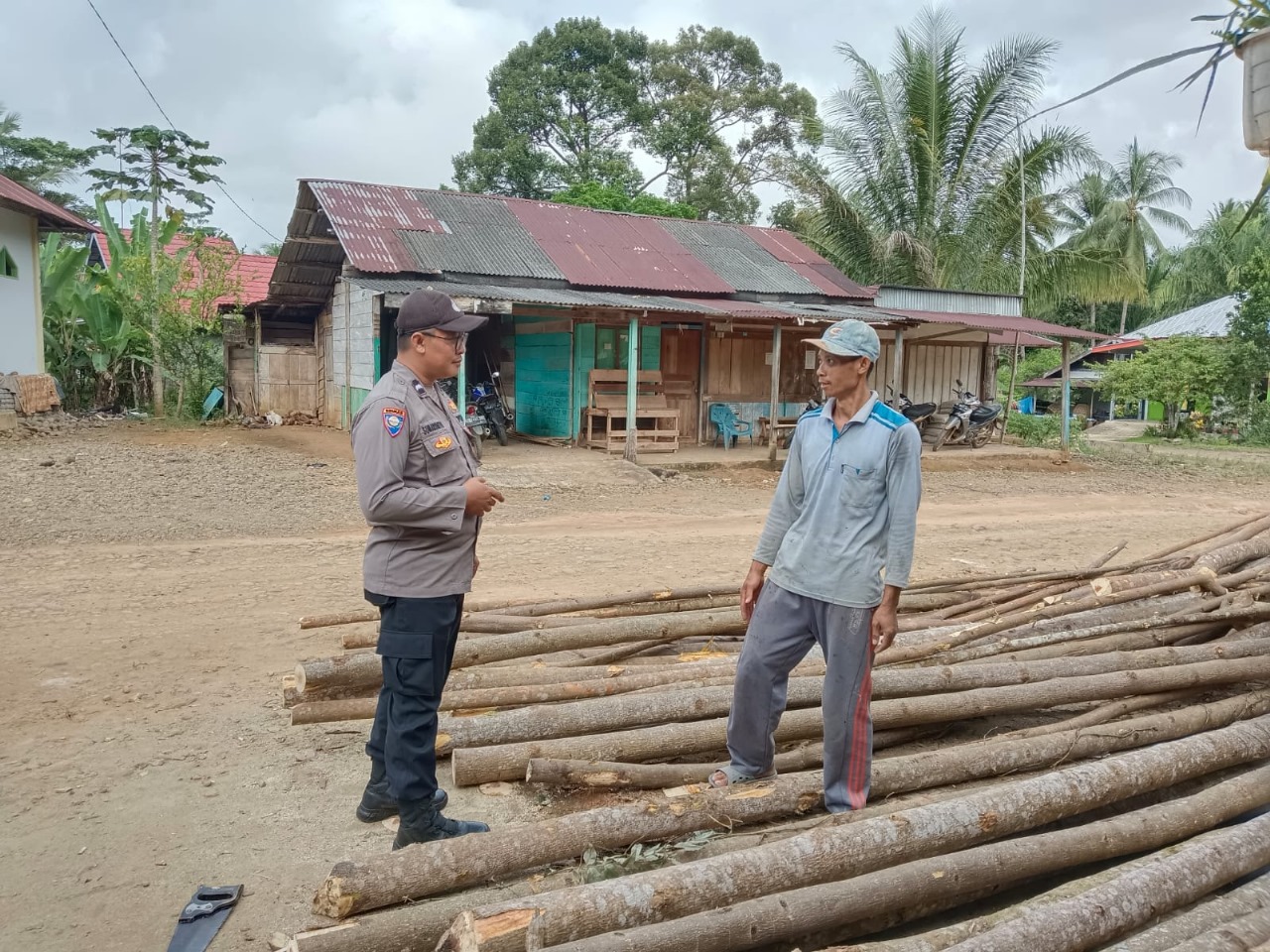 Berikan Rasa Aman, Bhabinkamtibmas Polsek Padang Jaya Sambangi Warga Berikan Imbauan Kamtibmas