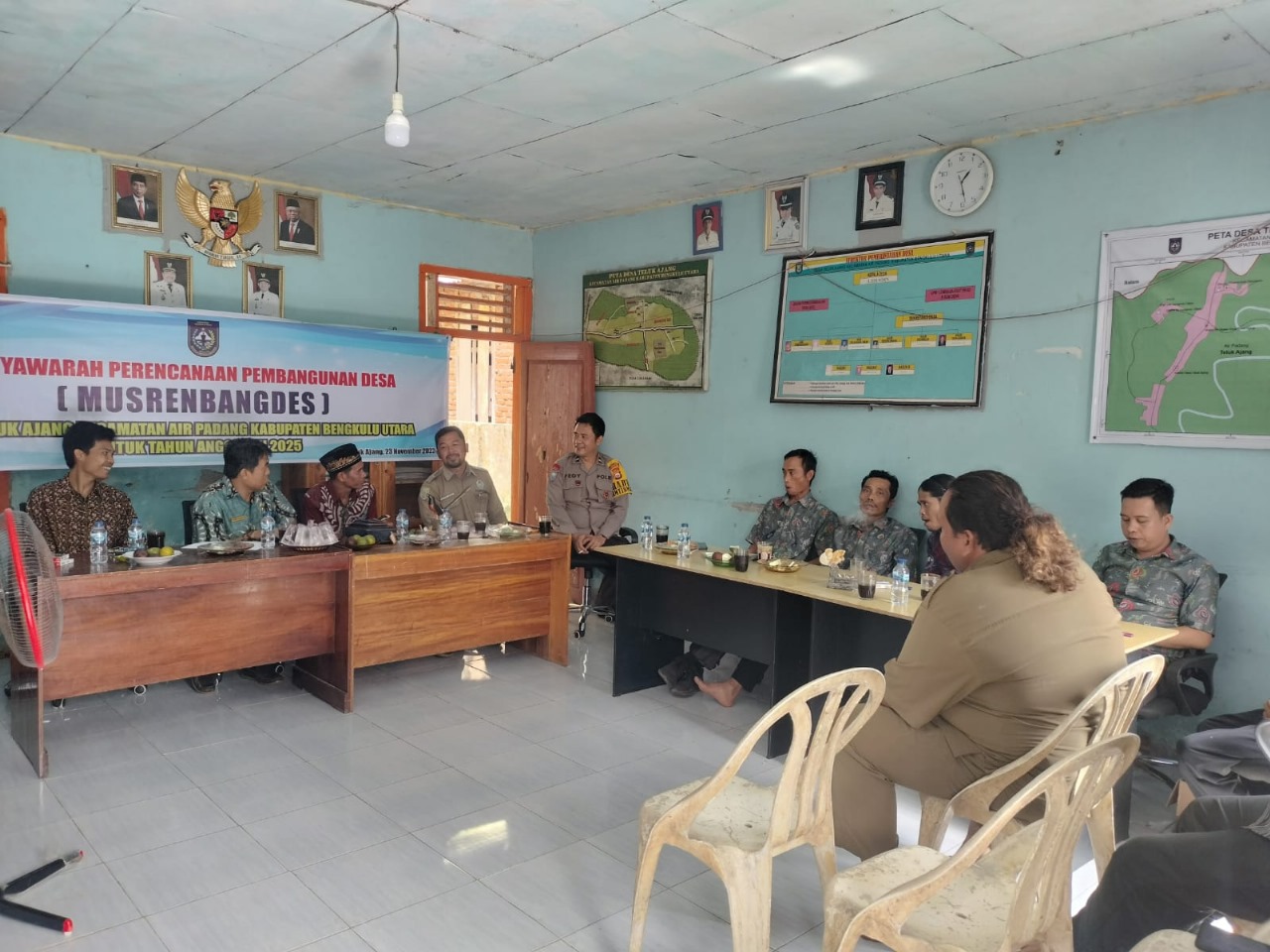 Dihadiri Bhabinkamtibmas, Teluk Ajang Gelar Musrenbangdes 2025 dan Tetapkan RKPDES 2024