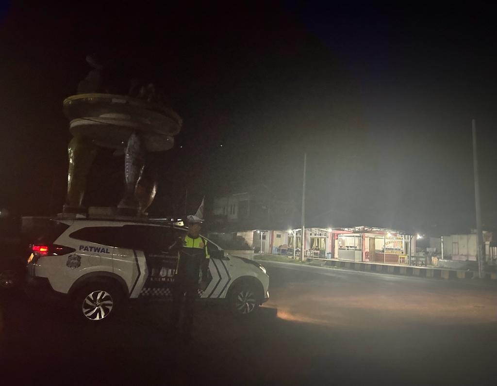 Pantau Arus Lalin dan Daerah Rawan Balap Liar, Sat Lantas Polres Kaur Patroli Blue Light