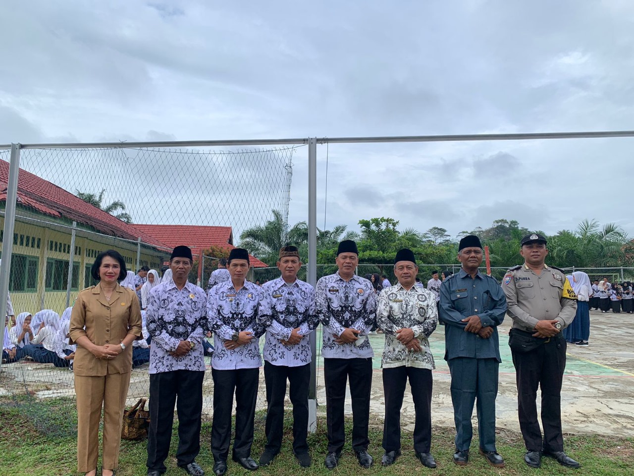 Bhabinkamtibams Hadiri Peringatan HUT PGRI ke-78 dan Hari Guru Nasional