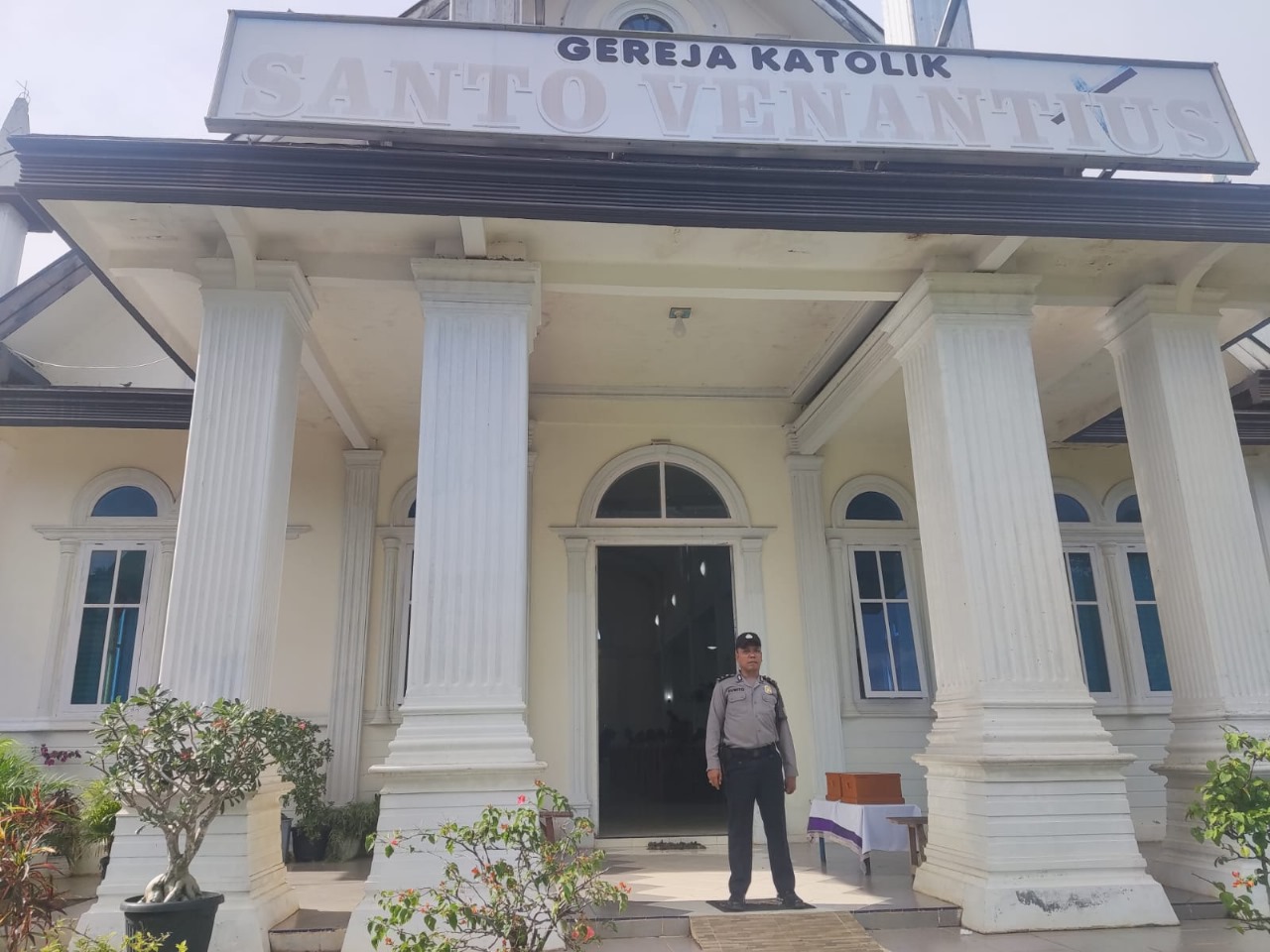 Polsek Padang Jaya Gelar Pengamanan Gereja, Kawal Kebaktian Hari Minggu