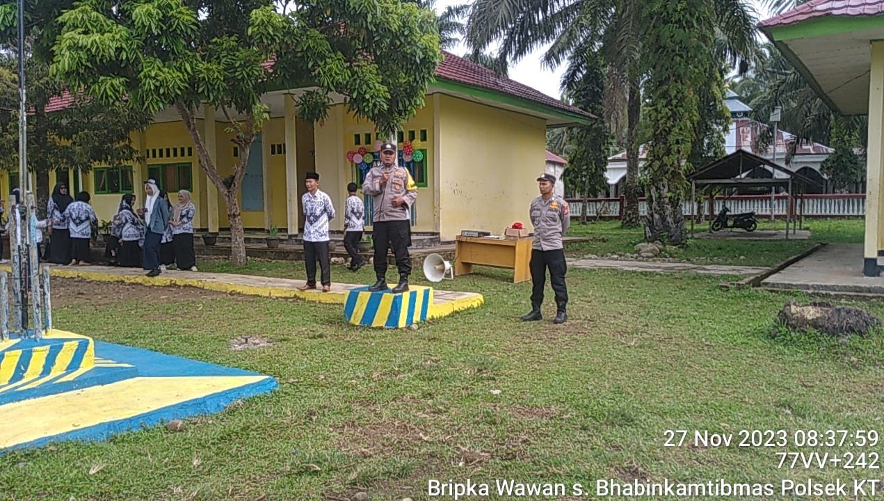 Police Goes To School, Polsek Kaur Tengah Sosialisasikan Penerimaan Polri Jalur Proaktif di SMPN 04