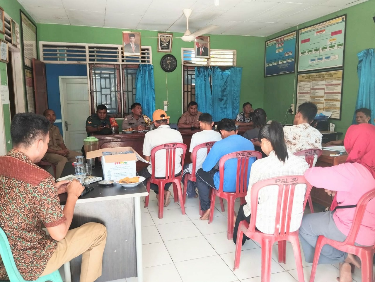 Bhabinkamtibmas Hadiri Musyawarah Penertiban Pembuat dan Penjual Minuman Tradisional Jenis Tuak