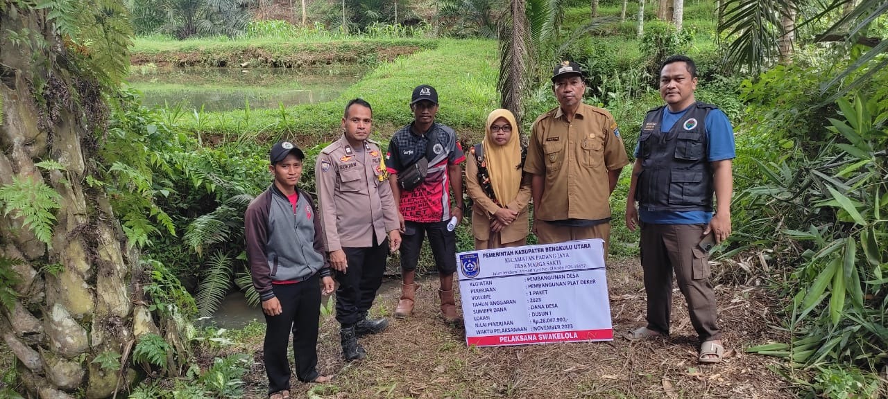 Monitoring Penggunaan DD, Bhabinkamtibmas Polsek Padang Jaya Hadiri Penetapan Titik Nol Pembangunan Desa Marga Sakti