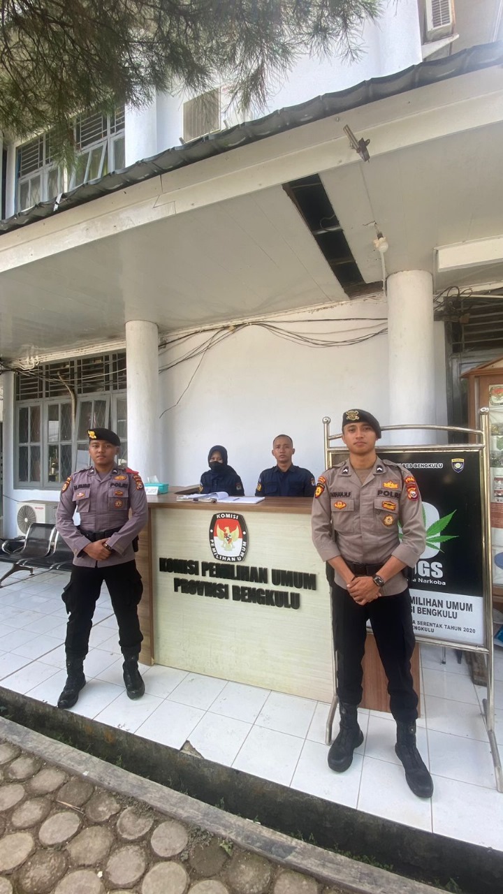Polda Bengkulu Lakukan Pengamanan di Kantor KPU Provinsi dalam Rangka Ops Mantap Brata Nala 2023