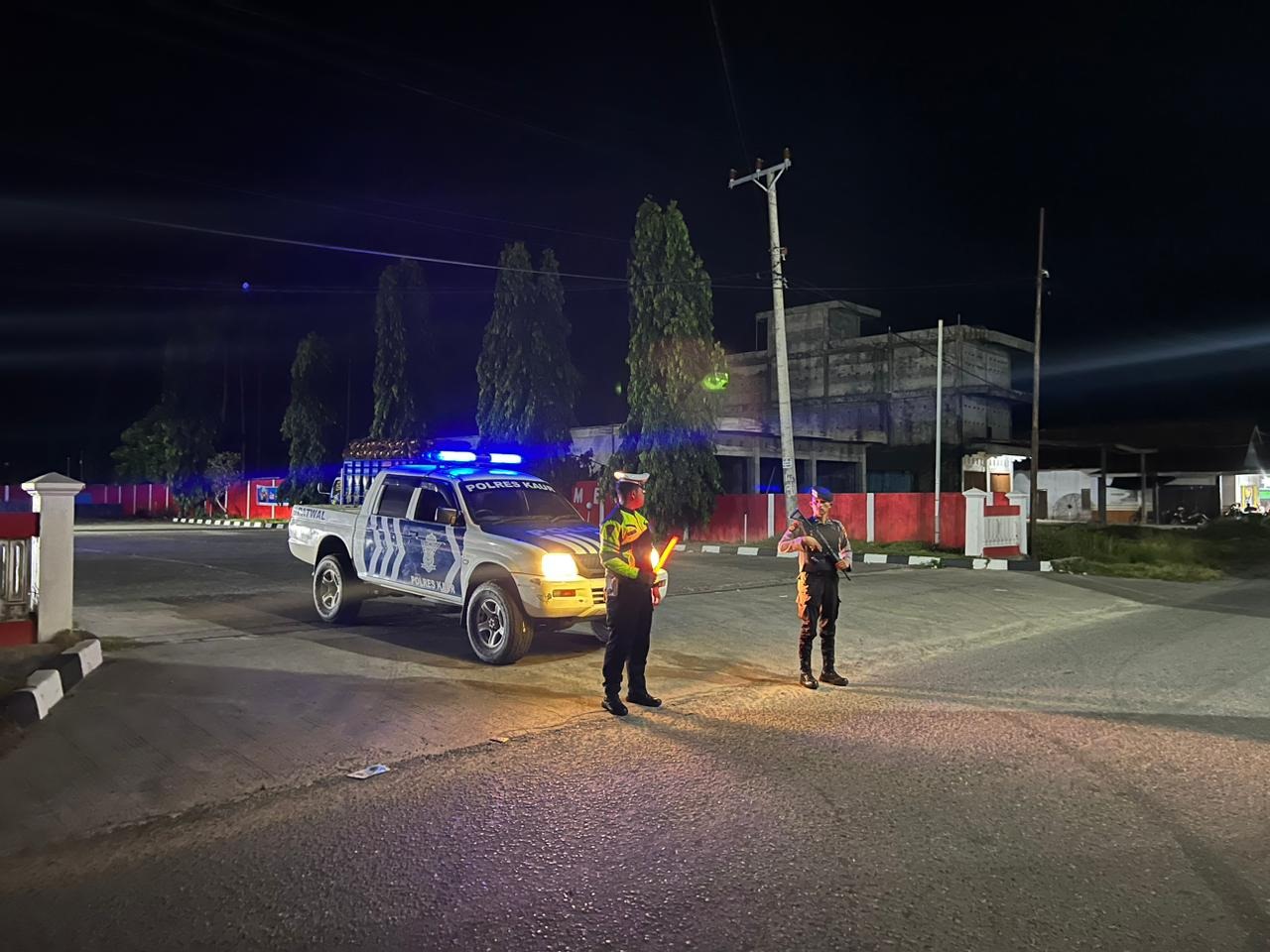 Pantau Arus Lalin di Jalan Lintas Sumatera, Sat Lantas Polres Kaur Patroli Blue Light