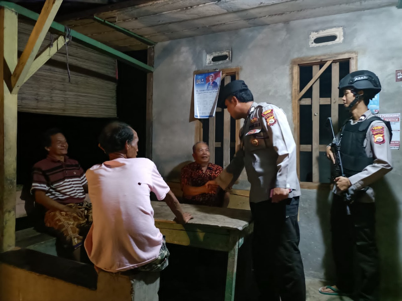 Sampaikan Imbauan Jaga Kamtibbmas, Polsek Padang Guci hulu Gelar Patroli di Seputaran Wilkum 