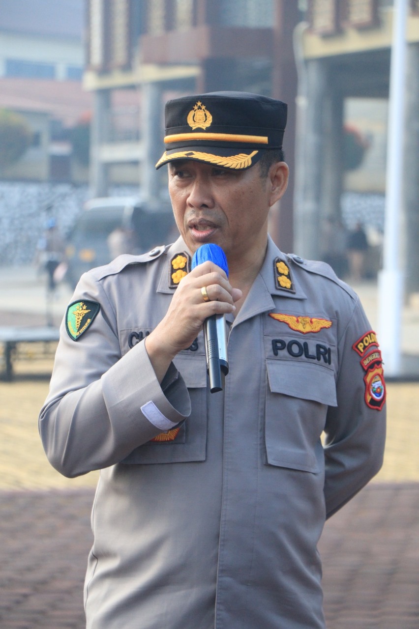 Kabid Dokkes Polda Bengkulu Pimpin Apel Personel OMB