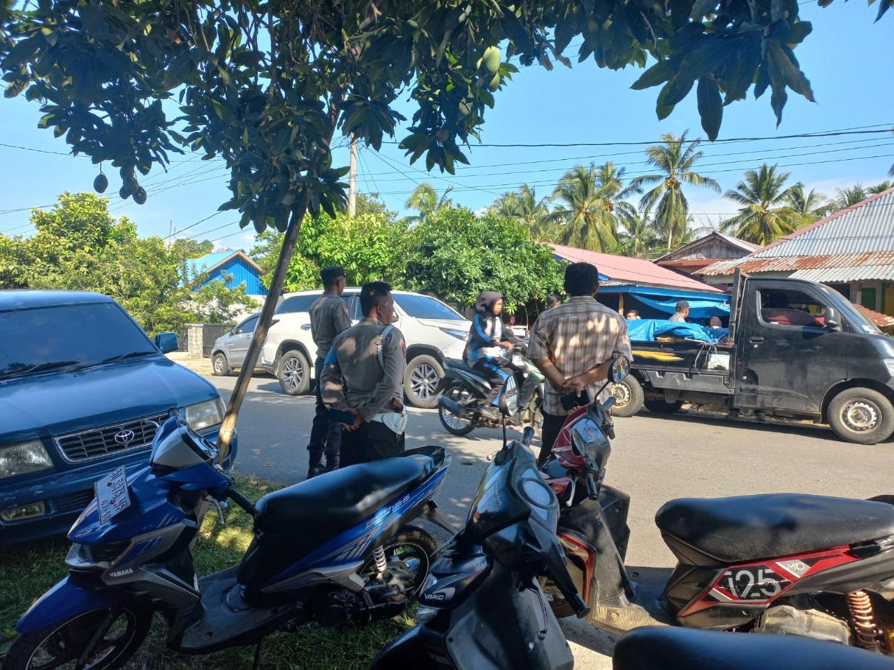 Pastikan Kegiatan Kampanye Berjalan Aman, Personel Polsek Kaur Tengah Lakukan Pengamanan 