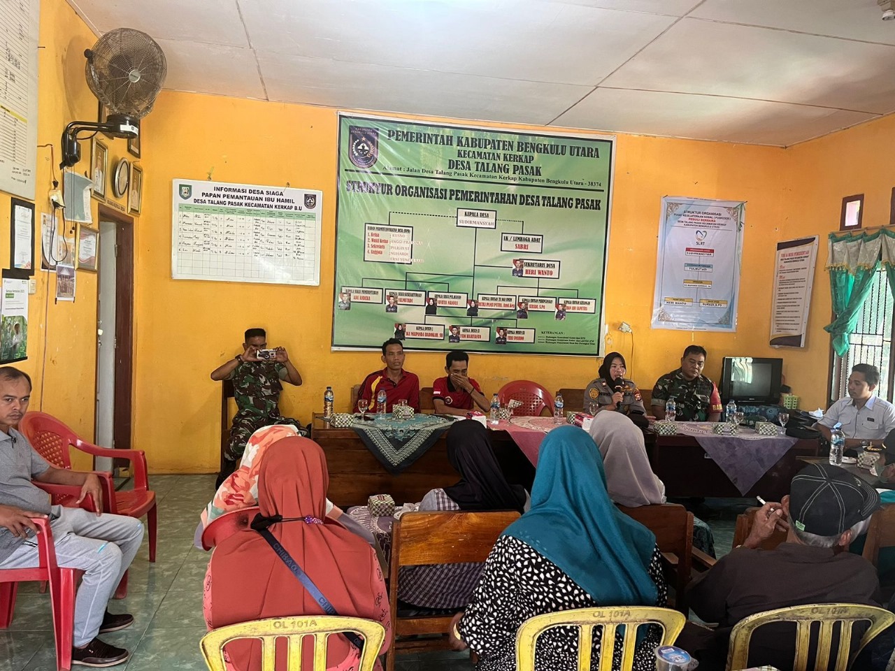 Kapolsek Kerkap Menghadiri Rapat Musyawarah Desa Serah Terima (MDST) Tahun 2023 Desa Talang Pasak