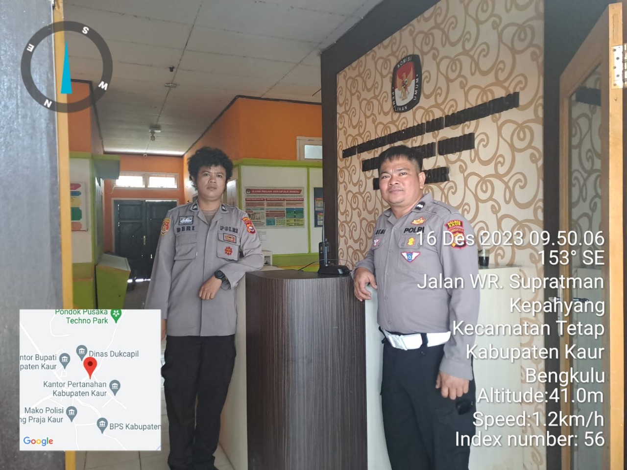 Thapan Masa Kampenya, Personel OMB Polres Kaur Patroli di Kantor Bawaslu  
