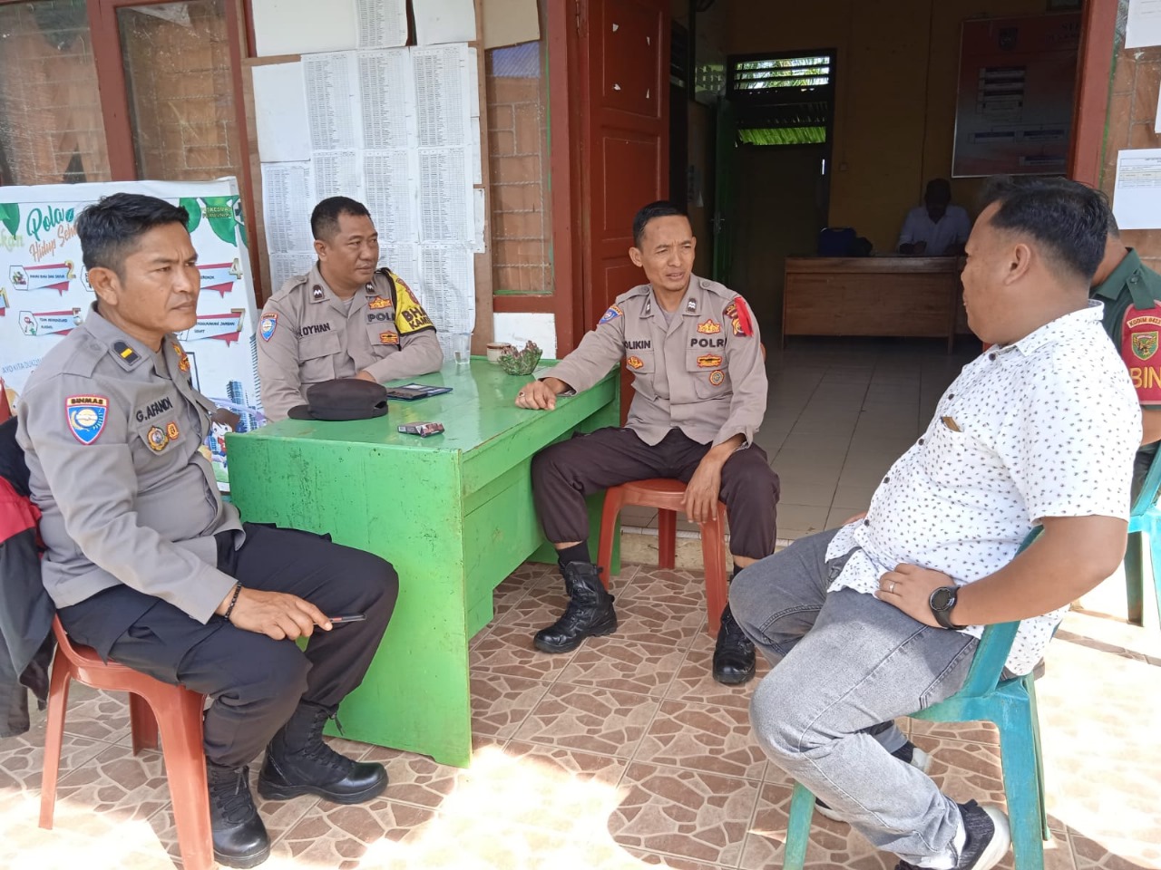 Sambangi Kantor Desa, Polres BU Ajak Perangkat Desa Jaga Kamtibmas