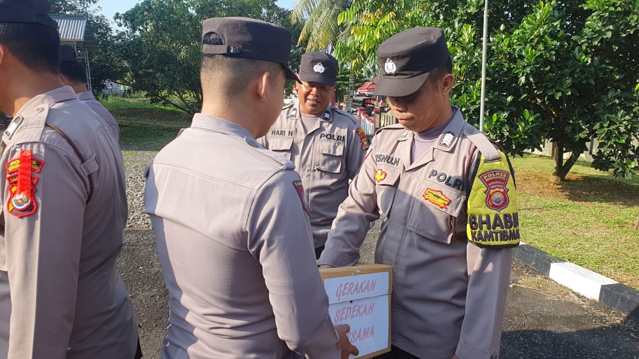 Wujud Polri Selalu Peduli, Polsek Giri Mulya Lakukan Kegiatan Gerakan Sedekah Bersama